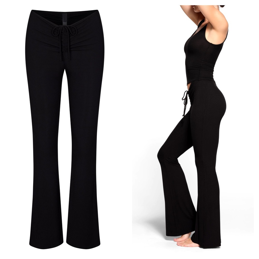 Skims Soft Lounge Ruched Pant in Limited Edition Onyx - Black - M - Adjustable